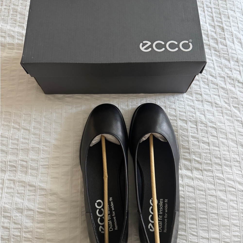 Ecco Women's Classic Black Loafers